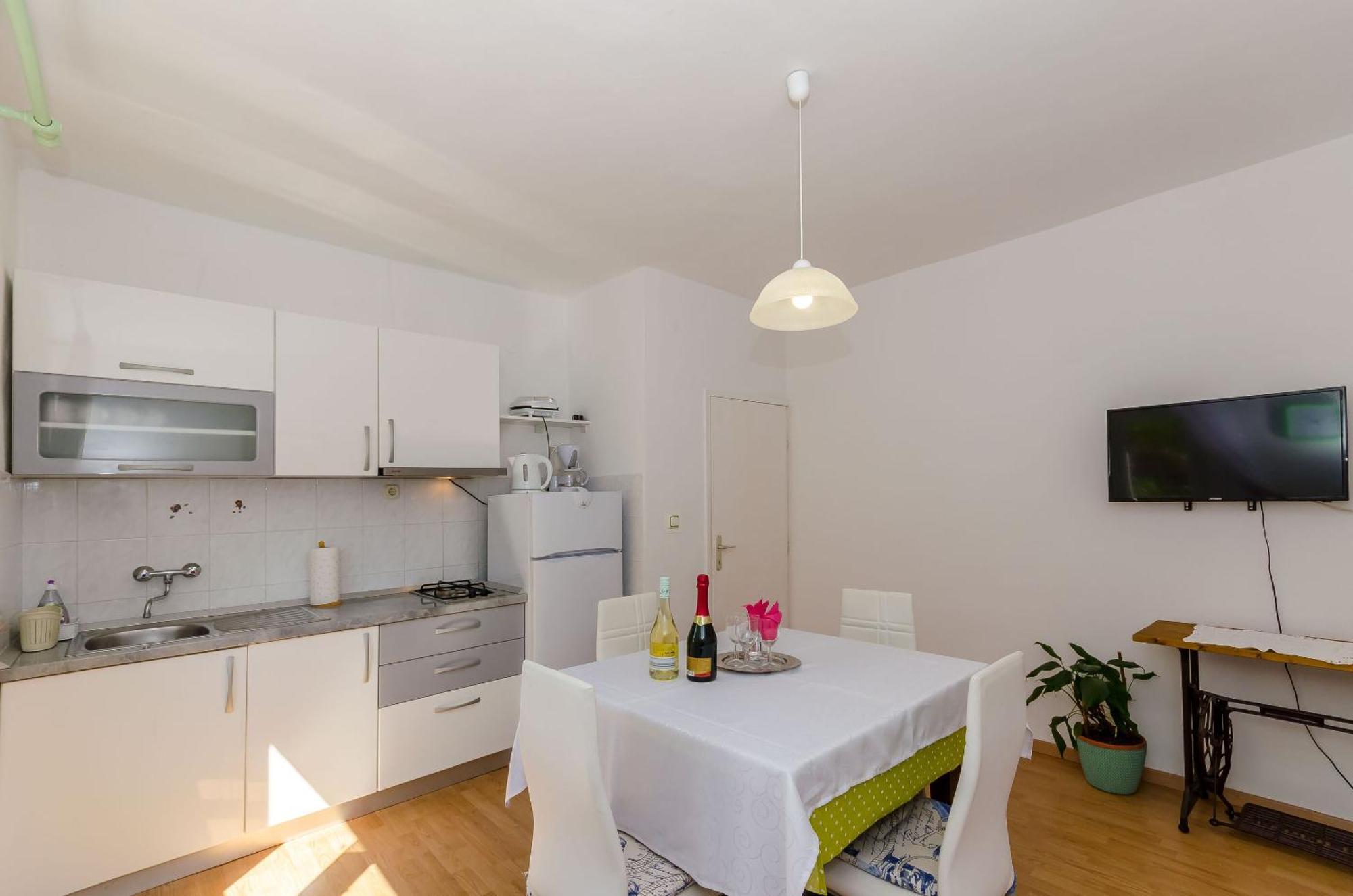 Apartments Jakov เยลซา ภายนอก รูปภาพ