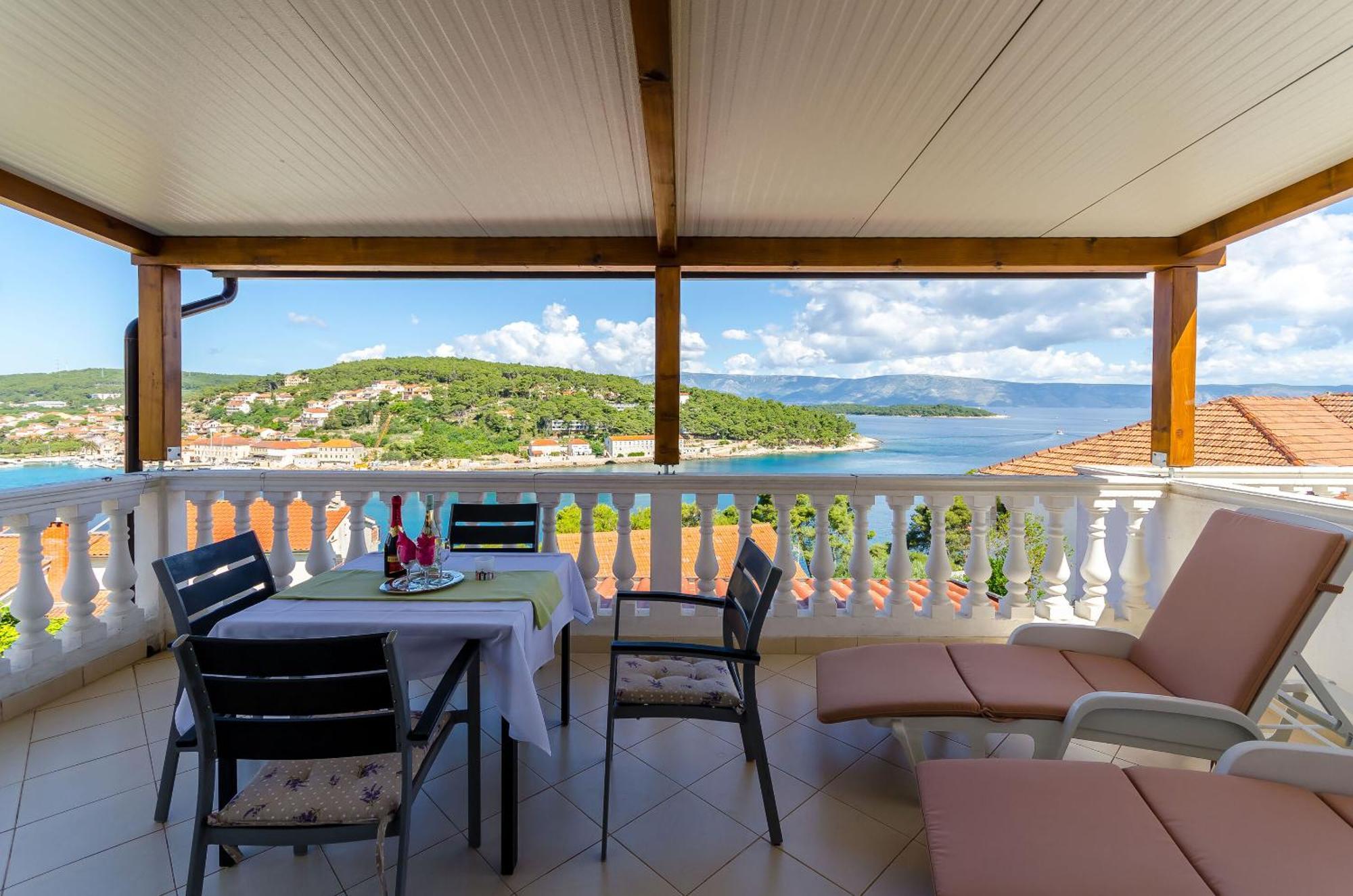 Apartments Jakov เยลซา ภายนอก รูปภาพ